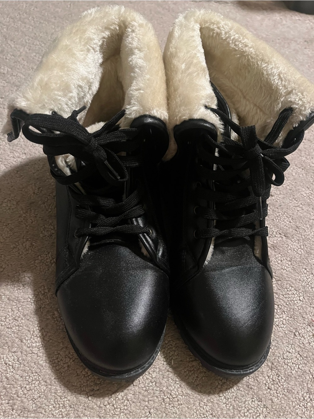 Women's Black Faux-Fur Lined Lace-Up Boots size 10